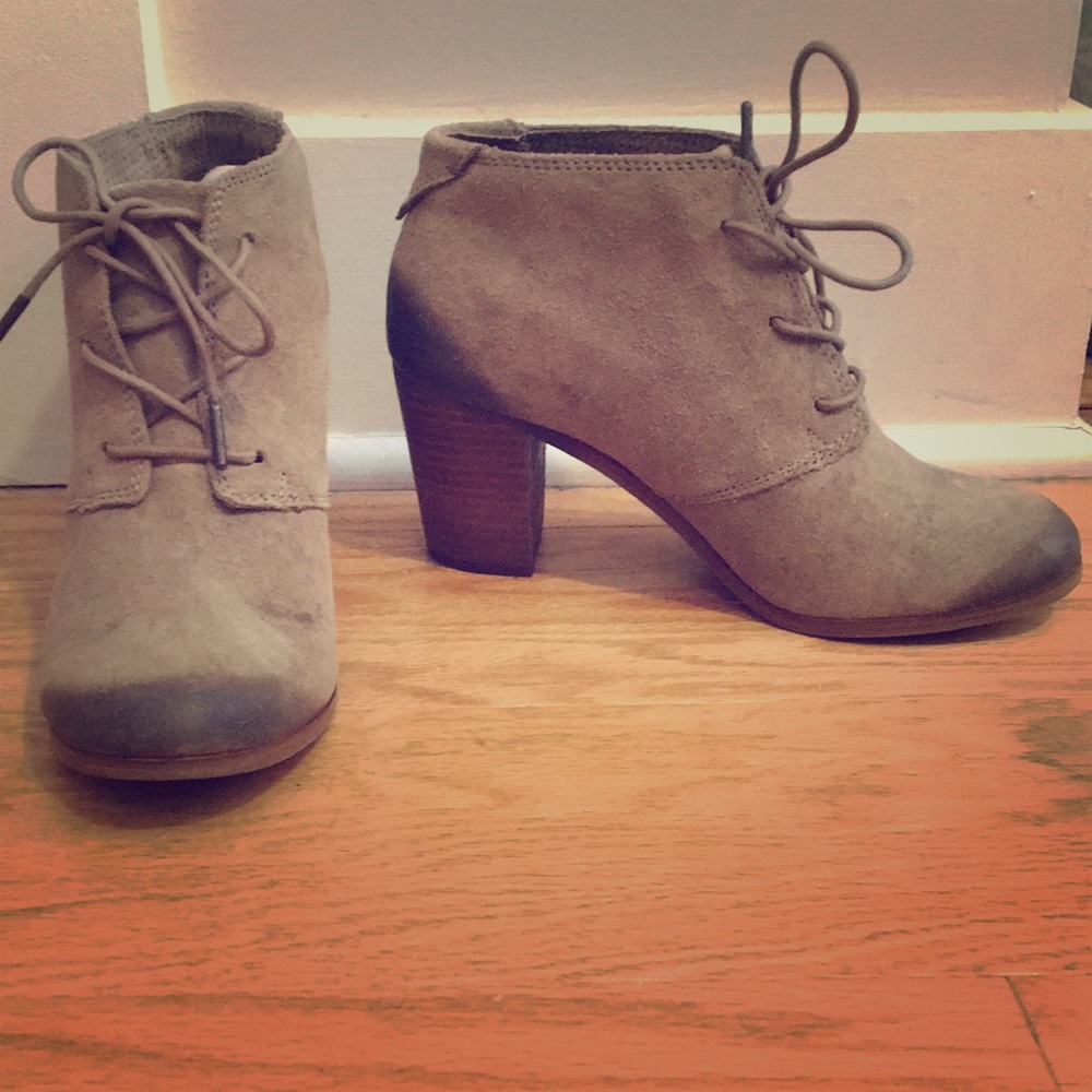Tom’s Brand tie-up booties